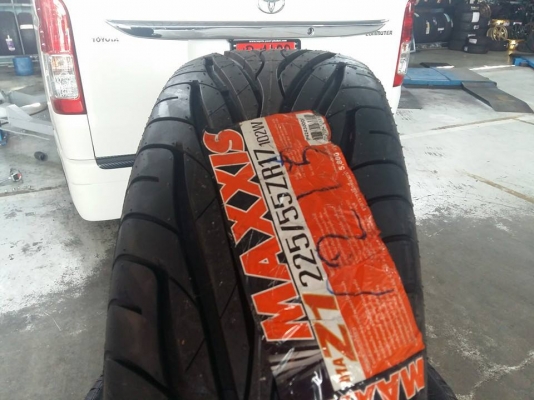 ยาง MAXXIS MA-Z1 225/55R17 เส้นละ 3,250 บาท