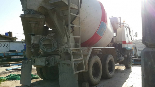 รถปูน 10 ล้อ