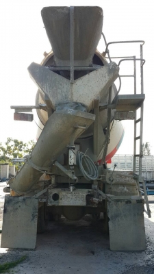 รถปูน 10 ล้อ