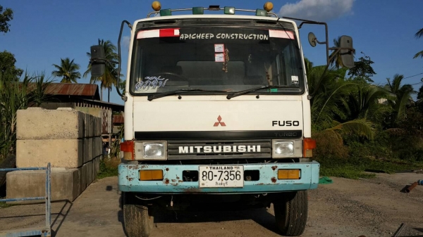 รถปูน 10 ล้อ