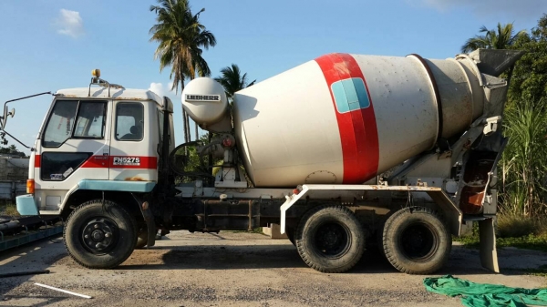 รถปูน 10 ล้อ