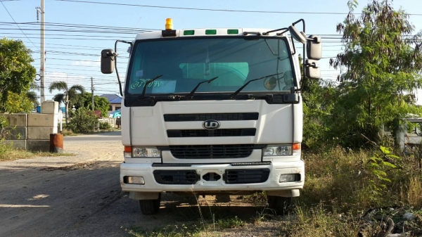 รถปูน 10 ล้อ