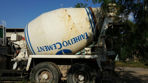 รถปูน 10 ล้อ