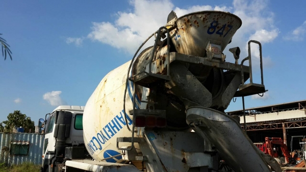 รถปูน 10 ล้อ