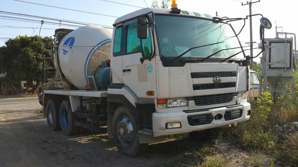 รถปูน 10 ล้อ
