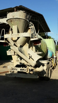 รถปูน 6 ล้อ