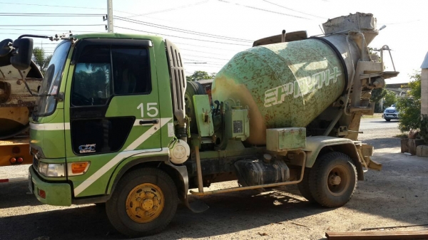 รถปูน 6 ล้อ