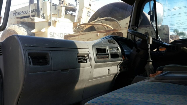 รถปูน 6 ล้อ