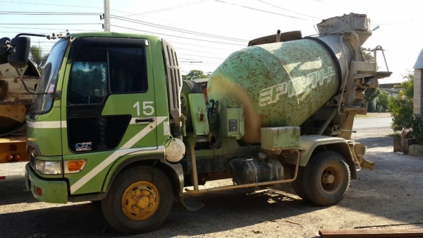 รถปูน 6 ล้อ