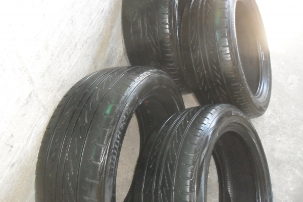 ยาง BRIDGESTONE 195/50R16ปี13 สวยๆ 4 เส้น ราคา 2500 บาท