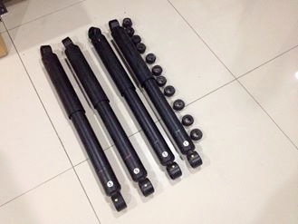 โช็คป้ายแดง รีโว ถอดจากจากศูนย์ มี 2 คู่ / คู่ละ 2200 บาท ตจวส่งได้ครับ