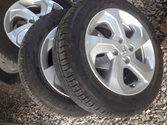 ขายล้อแม็ก new city 2014 ขอบ15 พร้อมยาง Michelin 175 65 15 ปี 14