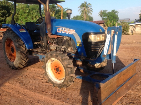 แทรกเตอร์แชมป์ 6255 สภาพดีเดิมๆทั้งคันพร้อมใช้งานไม่เคยทำสีมีผานดันหน้าและโรตารี่