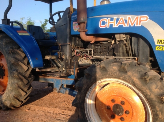 แทรกเตอร์แชมป์ 6255 สภาพดีเดิมๆทั้งคันพร้อมใช้งานไม่เคยทำสีมีผานดันหน้าและโรตารี่