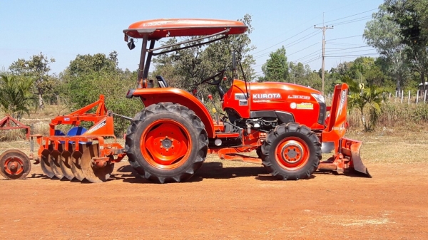 ขายรถไถคูโบต้าL3008อุปกรณ์ดันหน้าผานห้า22นิ้ว