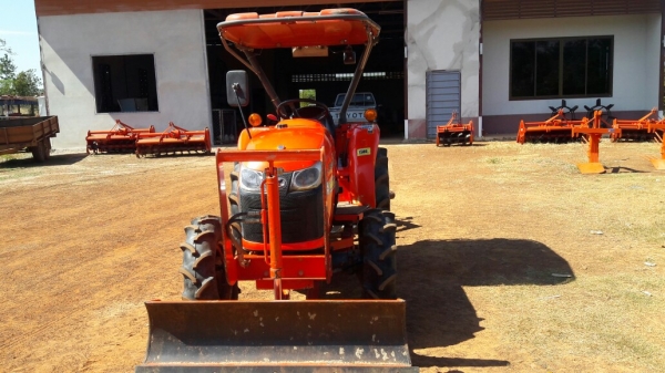 ขายรถไถคูโบต้าL3008อุปกรณ์ดันหน้าผานห้า22นิ้ว