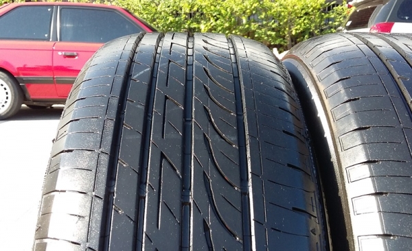 ยาง,215-55-17 Bridgestone GR90 ดอกหนาปี13 คู่ละ 3,000 ยาง,215-55-17 Bridgestone GR90 ดอกหนาปี13 คู่ละ 3,000