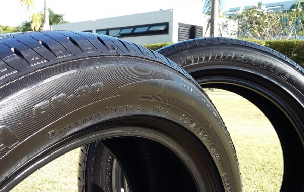 ยาง,215-55-17 Bridgestone GR90 ดอกหนาปี13 คู่ละ 3,000 ยาง,215-55-17 Bridgestone GR90 ดอกหนาปี13 คู่ละ 3,000