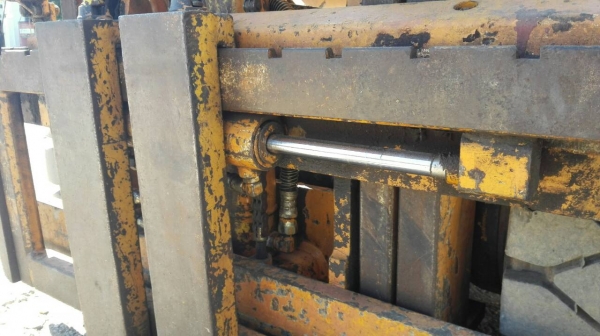 Sell> KOMATSU FD15-15 เครื่องอีซูสุ ดีเซล เกียร์ออโต้ ยก 1.5 ตัน. สูง 3 ม. งาสไลด์ซ้าย-ขวา. มีเสากลางวิ่งในตู้คอนเทรนเนอร์ได้สบายๆ ครับ Sell> KOMATSU FD15-15 เครื่องอีซูสุ ดีเซล เกียร์ออโต้ ยก 1.5 ตัน. สูง 3 ม. งาสไลด์ซ้าย-ขวา. มีเสากลางวิ่งในตู้คอนเทรนเนอร์ได้สบายๆ ครับ