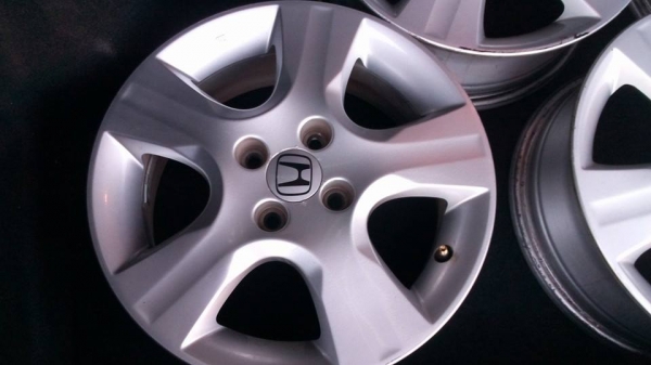 ขอบ 15 4/100 เดิมๆสวยๆ