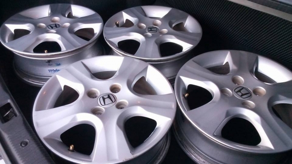 ขอบ 15 4/100 เดิมๆสวยๆ