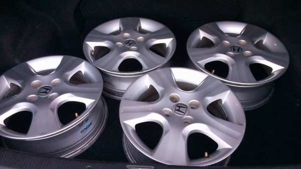 ขอบ 15 4/100 เดิมๆสวยๆ