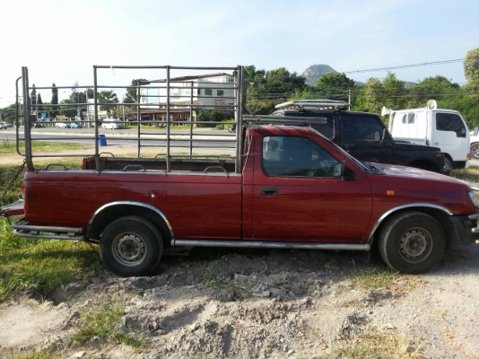 นิสสัน ฟรอนเทีย