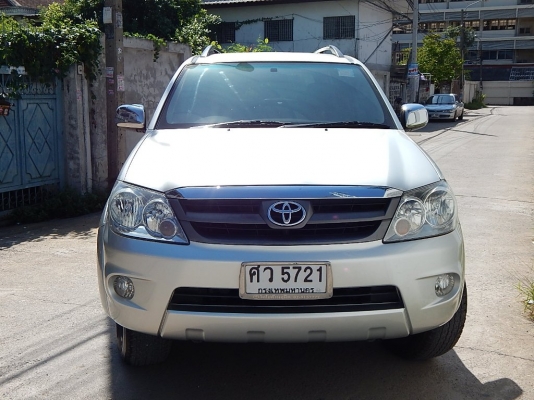 FORTUNER 2.7 V ขับ 4 ติด LPG อย่างดี ปี 2005 ออกรถ 9000 บาท FORTUNER 2.7 V ขับ 4 ติด LPG อย่างดี ปี 2005 ออกรถ 9000 บาท