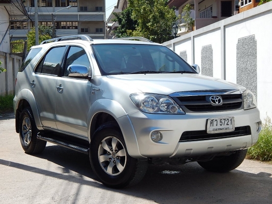FORTUNER 2.7 V ขับ 4 ติด LPG อย่างดี ปี 2005 ออกรถ 9000 บาท