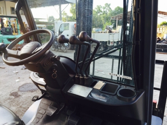 ขายรถฟอล์คลิฟต์ TOYOTA 8FG20 เบนซิน+LPG  เกียร์ออโตเมติค   ยางตันใหม่  4  เส้น.เสาสูง3.5 เมตร.งาสไลด์