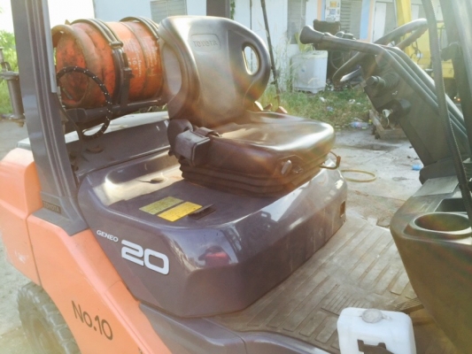 ขายรถฟอล์คลิฟต์ TOYOTA 8FG20 เบนซิน+LPG  เกียร์ออโตเมติค   ยางตันใหม่  4  เส้น.เสาสูง3.5 เมตร.งาสไลด์