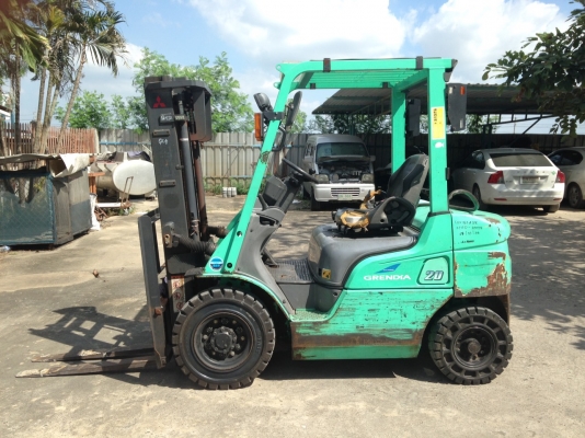 ขายโฟล์คลิฟท์  MITSUBISHI  KFG20  ขนาด  2  ตัน เบนซิน+LPG  เสา  3  เมตร  เกียร์ออโตเมติค   ยางตันใหม่  4  เส้น