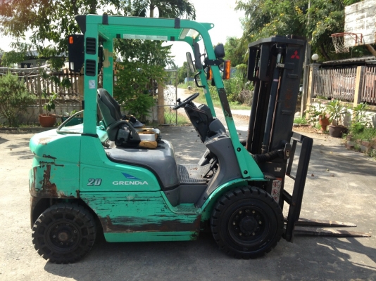 ขายโฟล์คลิฟท์  MITSUBISHI  KFG20  ขนาด  2  ตัน เบนซิน+LPG  เสา  3  เมตร  เกียร์ออโตเมติค   ยางตันใหม่  4  เส้น