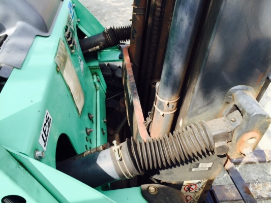 ขายโฟล์คลิฟท์  MITSUBISHI  KFG20  ขนาด  2  ตัน เบนซิน+LPG  เสา  3  เมตร  เกียร์ออโตเมติค   ยางตันใหม่  4  เส้น