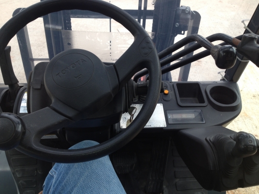 ขาย toyota 8fg10 ยกได้ 1 ตัน รุ่นใหม่ติด lpg จากญี่ปุ่นแล้ว