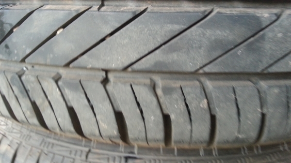 ขายแม็ก 15 5รู พร้อมยาง สภาพยางใหม่ตกปี ทั้งชุด 7,500