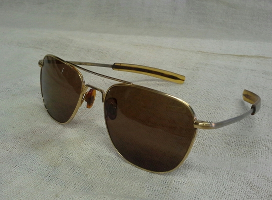 แว่นตาอเมริกันวินเทจ  COMMAND 23K USA