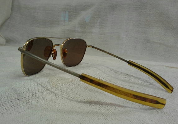 แว่นตาอเมริกันวินเทจ  COMMAND 23K USA