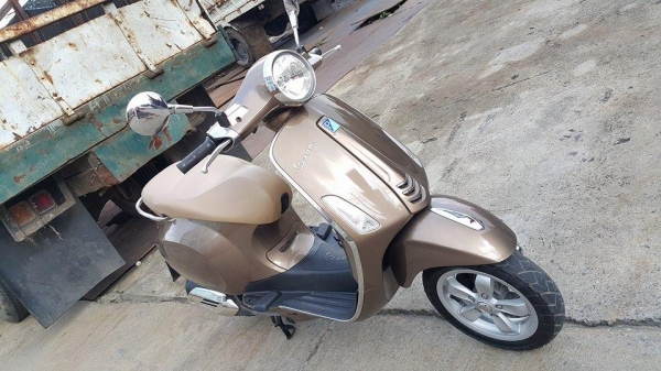 Vespa Primavera 150 3vie 2014 วิ่งน้อย สภาพโชว์รูม คุ้มราคาต่อรองได้ครับ