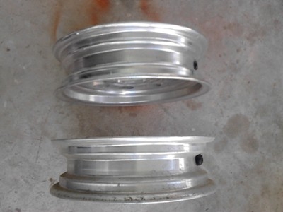 ขายล้อมีเนียมขอบ 10 กว้าง 3.5 นิ้ว ราคา 1000 บาทเป็นคู่ครับ ขายล้อมีเนียมขอบ 10 กว้าง 3.5 นิ้ว ราคา 1000 บาทเป็นคู่ครับ