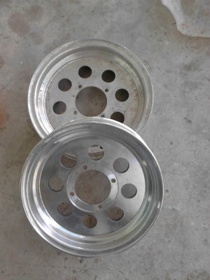 ขายล้อมีเนียมขอบ 10 กว้าง 3.5 นิ้ว ราคา 1000 บาทเป็นคู่ครับ ขายล้อมีเนียมขอบ 10 กว้าง 3.5 นิ้ว ราคา 1000 บาทเป็นคู่ครับ