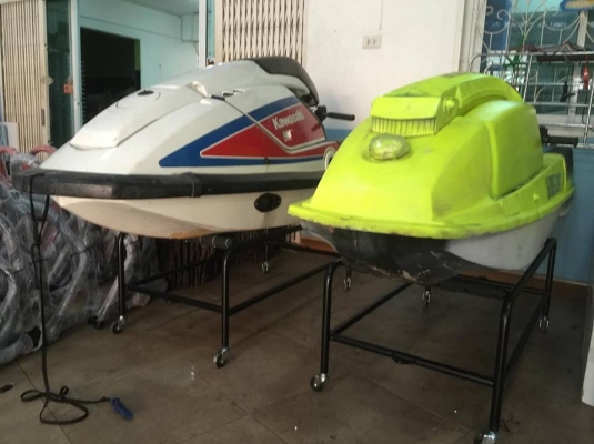 SALE!! ขาตั้งเจ็ทสกียืน สำหรับจอดเก็บ น้ำหนักเบา สามารถตั้งเจ็ทยืนได้ทุกรุ่น เพียง2,500 บาท