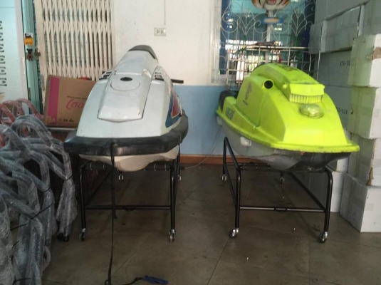 SALE!! ขาตั้งเจ็ทสกียืน สำหรับจอดเก็บ น้ำหนักเบา สามารถตั้งเจ็ทยืนได้ทุกรุ่น เพียง2,500 บาท