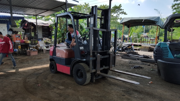 ขายรถยกดีเซล2.5ตัน..เลี้ยวไฮโดรลิค