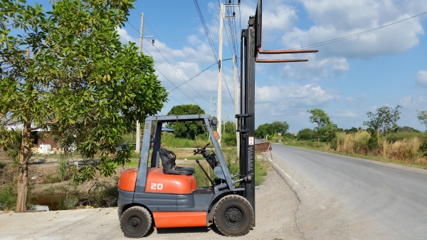 ขายด่วนรถยก TOYOTA 6FGยก2.0ตันเสาสูง3เมตรยางตันใหม่หน้าหลังรถนอกนำเข้ายังไม่เคยใช้งานในเมืองไทยเลย=รุ่นใหม่ขายถูกๆๆ