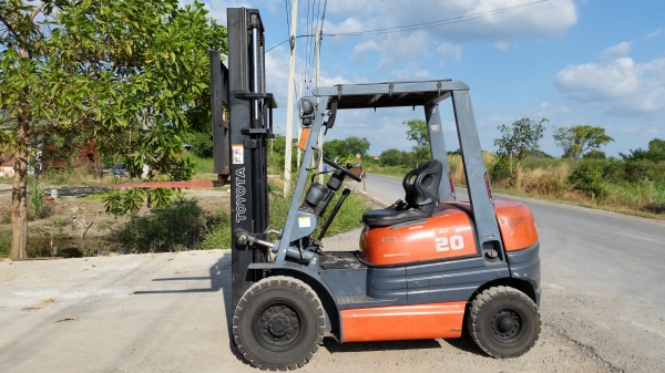 ขายด่วนรถยก TOYOTA 6FGยก2.0ตันเสาสูง3เมตรยางตันใหม่หน้าหลังรถนอกนำเข้ายังไม่เคยใช้งานในเมืองไทยเลย=รุ่นใหม่ขายถูกๆๆ