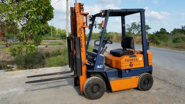 ขายด่วนรถยก TOYOTA 5FDดีเซลยก1.5ตันเสาสูง3เมตรยางตันหน้าหลังรถนอกนำเข้ายังไม่เคยใช้งานในเมืองไทยเลย=รุ่นใหม่ขายถูกๆๆ