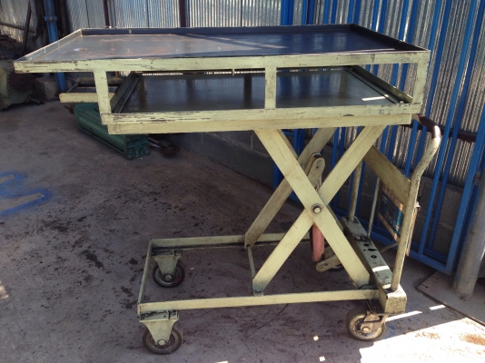 ขายเอ็กซ์ลิฟท์ยกของ X-lift สภาพสวย มีระบบล็อค พร้อมใช้งาน