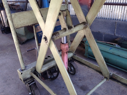 ขายเอ็กซ์ลิฟท์ยกของ X-lift สภาพสวย มีระบบล็อค พร้อมใช้งาน ขายเอ็กซ์ลิฟท์ยกของ X-lift สภาพสวย มีระบบล็อค พร้อมใช้งาน