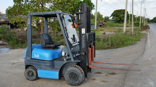 ขายด่วนรถยก TOYOTA 6FDดีเซลยก1.5ตันเสาสูง3เมตรยางตันหน้าหลังรถนอกนำเข้ายังไม่เคยใช้งานในเมืองไทยเลย=รุ่นใหม่ขายถูกๆๆ